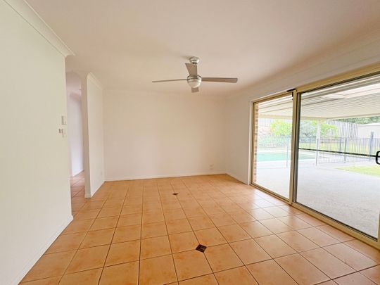 POOL + SOLAR!!!! Perfect for the Summer and your power bills!!! - Photo 1