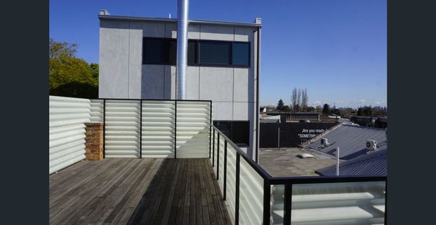 Modern 2 bedroom apartment with period charm in the heart of Malvern available now. - Photo 1