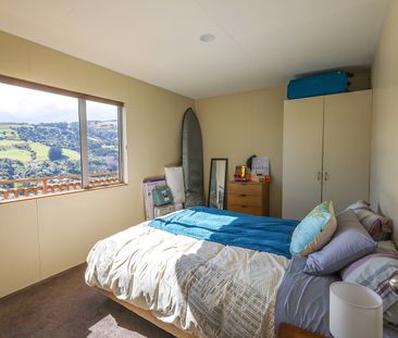 Modern, Sunny 4-Bedroom Home with Stunning Views! - Photo 5