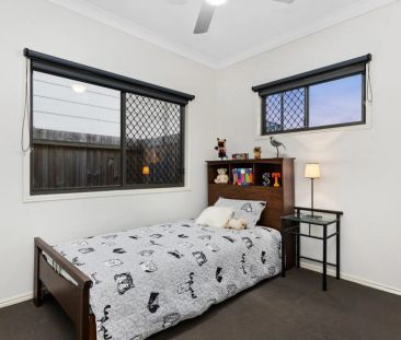 Contemporary living close to parks, shops, and transport. - Photo 3