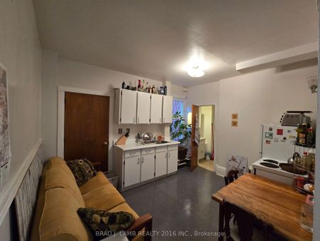 984 Dundas Street W #1 - Photo 3
