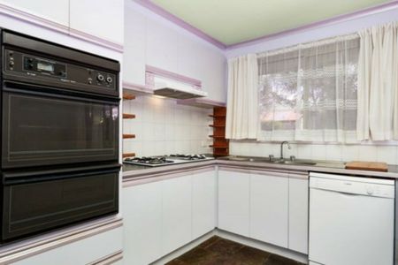 58 Songlark Crescent, Werribee VIC, Belconnen - Photo 3