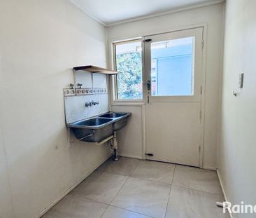 Great Location - Short Drive to Everything! - Photo 6