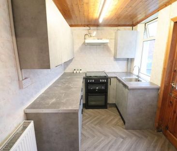 3 bedroom end of terrace house to rent - Photo 6