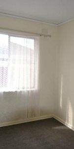 SECURE GROUND FLOOR APARTMENT - Photo 3