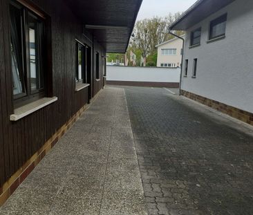 Singles und Paare Ü 40 aufgepasst! 2 ZW- im EG in Hanau-Nord- mit EBK und gr. Terrasse! - Photo 1