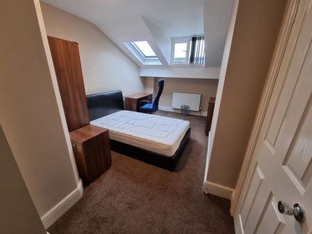 4 Bed Student Accommodation - Photo 2