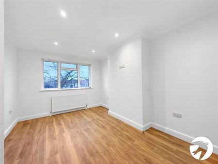 2 bedroom maisonette to rent - Photo 2