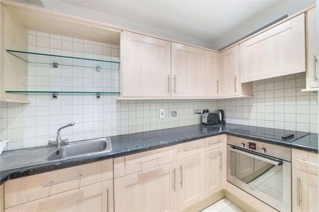 A lovely, well situated one bedroom apartment arranged over two floors. - Photo 5