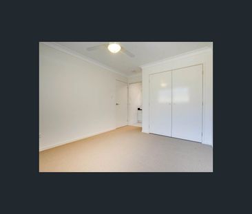 2/312 Preston Road, Wynnum West, Qld 4178 - Photo 2