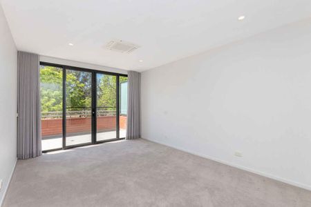 North Oriented Luxury Home with Dream Wardrobes - Photo 4