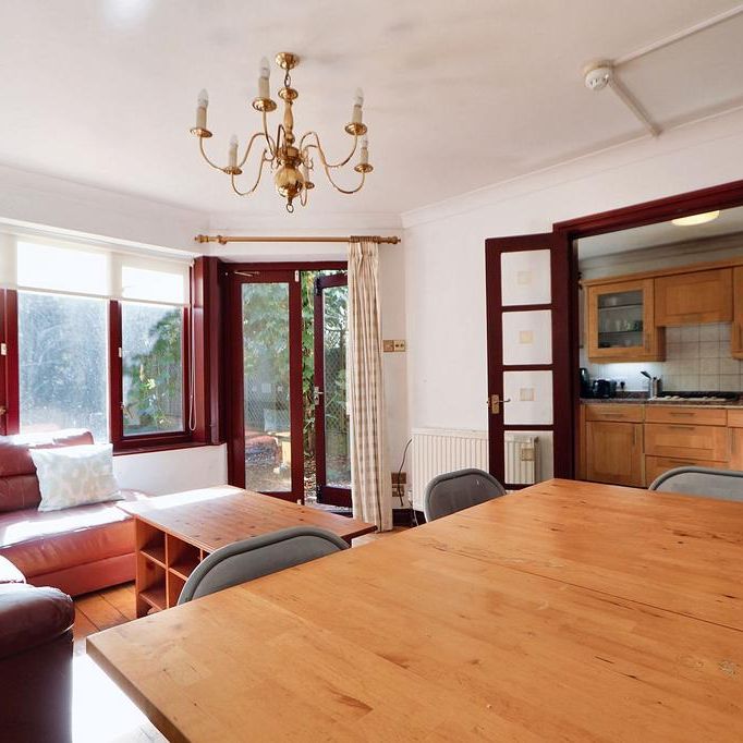 6 bedroom terraced house to rent - Photo 1