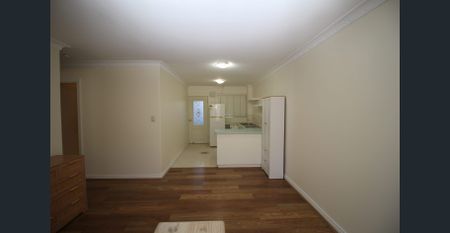 LIGHT N BRIGHT GROUND FLOOR UNIT - Photo 4