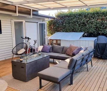 Charming 3BR Home with Spacious Outdoor Living - Photo 1