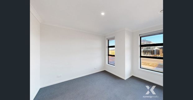 Modern Family Living with Everyday Convenience - Photo 1