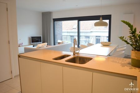 Prachtig appartement met 2 slaapkamers en vlotte bereikbaarheid - Photo 2