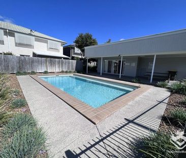 3 Bedroom townhouse with pool and gym - Photo 4