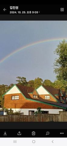 One bedroom with separate living area - Photo 3