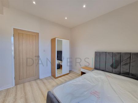 4 bedroom terraced house to rent - Photo 4