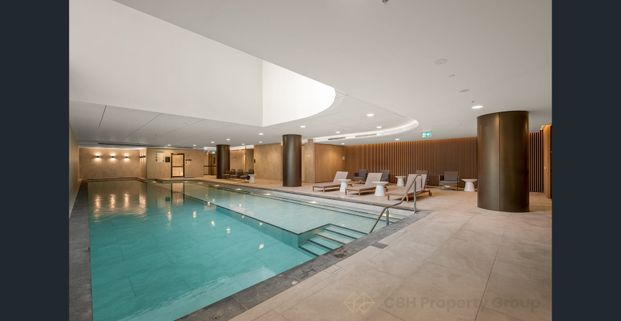 Luxurious 3 beds 2 baths apartment above the GLEN shopping mall - Photo 1