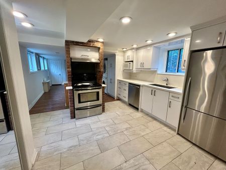 For Lease - 394 Summerhill Avenue Unit# Lower, Toronto, Ontario - Photo 4