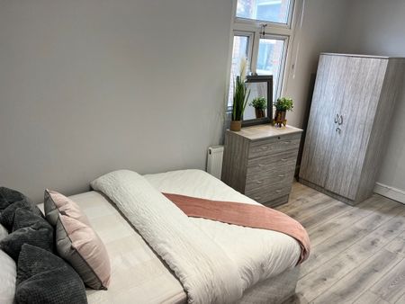 Room in a Shared Flat, Homerton High Street, E9 - Photo 3