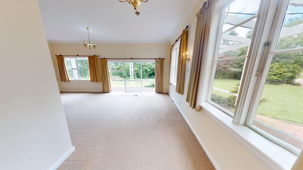 Westmere - 4 Bedrooms - Photo 1