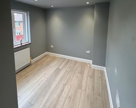 3 bedroom semi-detached house to rent - Photo 4