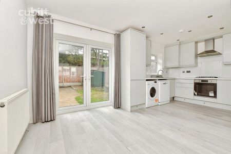 3 bedroom semi-detached house to rent - Photo 4