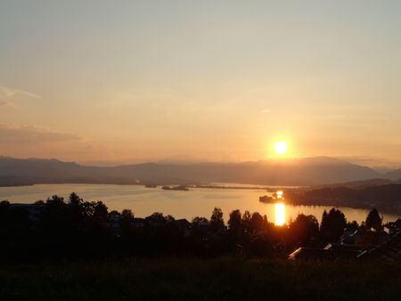 Moderne 2.5-Zimmer-Wohnung in ruhiger Panoramalage von Richterswil - Photo 4