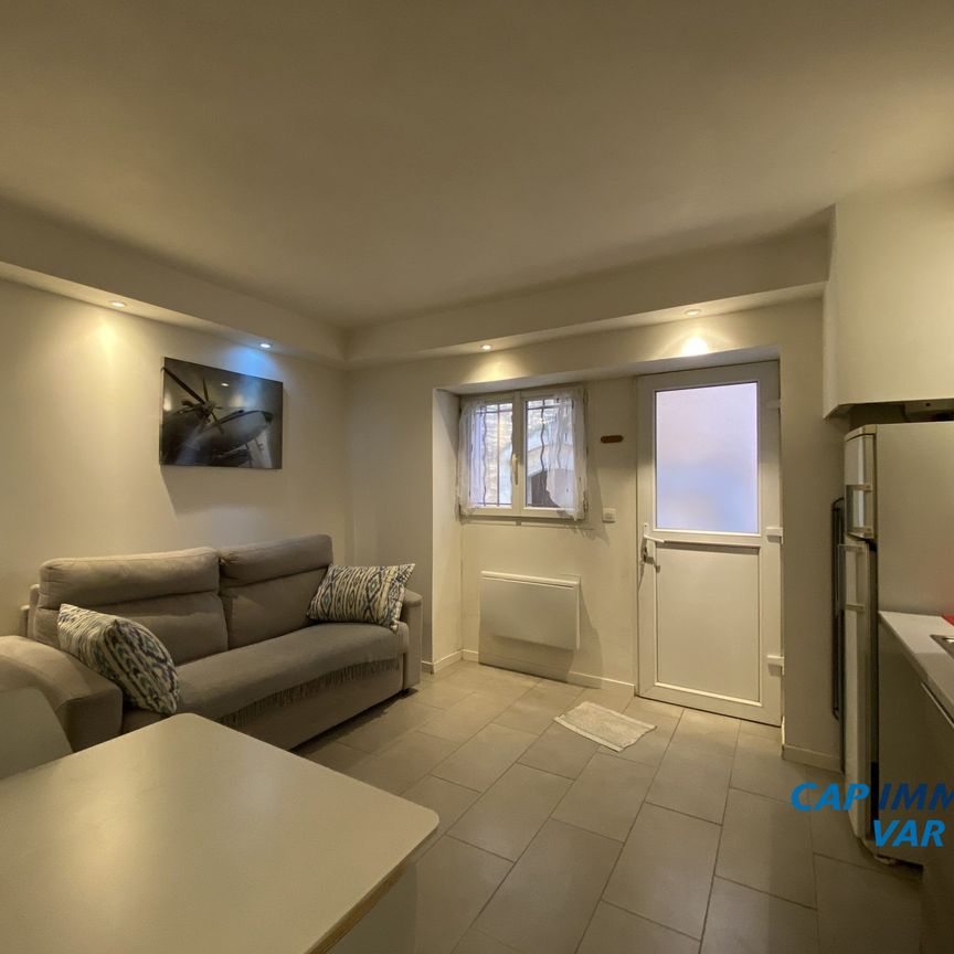 Location Appartement 2 pièces 25m² LE BEAUSSET 83330 - Photo 1