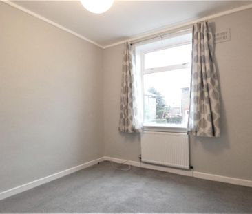 3 bedroom flat to rent - Photo 4