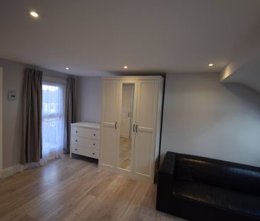 Self contained studio flat close to east ham station- 1350 pcm incl... - Photo 2