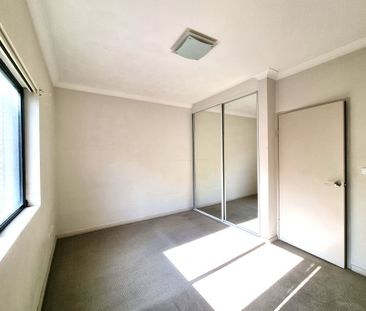 Three bedrooms Townhouse for Rent - Photo 3