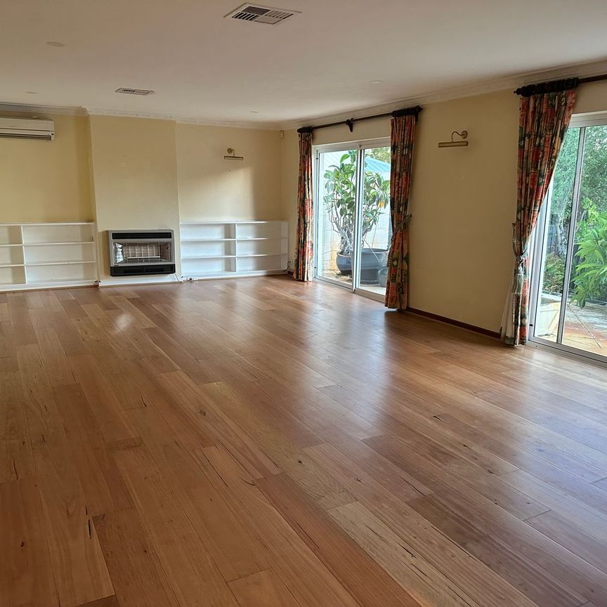 CALL ME HOME! - Photo 1