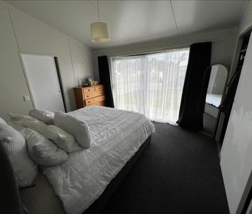 Three-bedroom Aramoho home - Photo 6