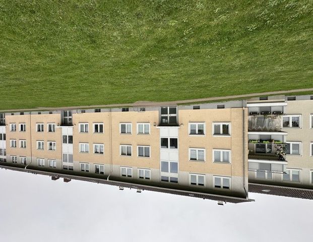 Geräumige 2,5-Zimmer-Wohnung mit Balkon! - Foto 1