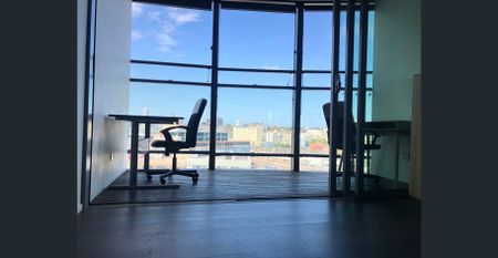 Stunning Executive Apartment at super convenience location - Photo 4