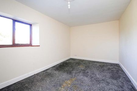 4 bedroom detached house to rent - Photo 2