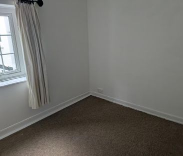 2 bedroom end of terrace house to rent - Photo 3