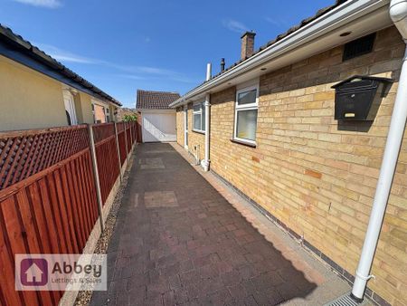 2 bedroom detached bungalow to rent - Photo 3