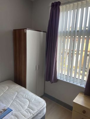 Room in a Shared House, Brookdale, L15 - Photo 1