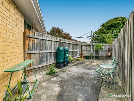 9/5 Hope Court Frankston VIC - Photo 2