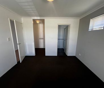 Comfort, Space & Location in the Heart of Lakelands - Photo 4