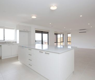 Elegant Family Living with Space, Style & Effortless Comfort - Photo 6