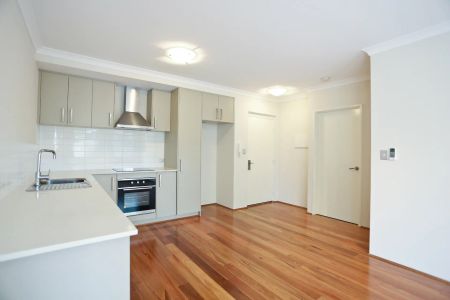 8/76 Kooyong Road, - Photo 4