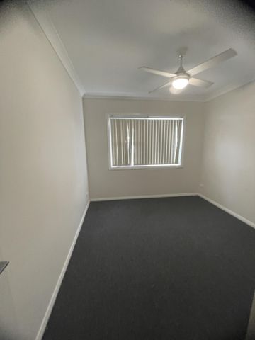 Modern, Spacious Townhouse - Photo 3