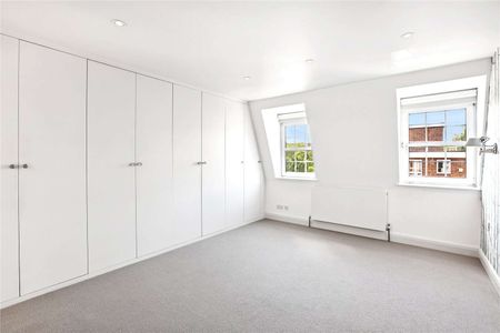 Elegant three bedroom duplex with roof terrace in a prime Chelsea location - Photo 4
