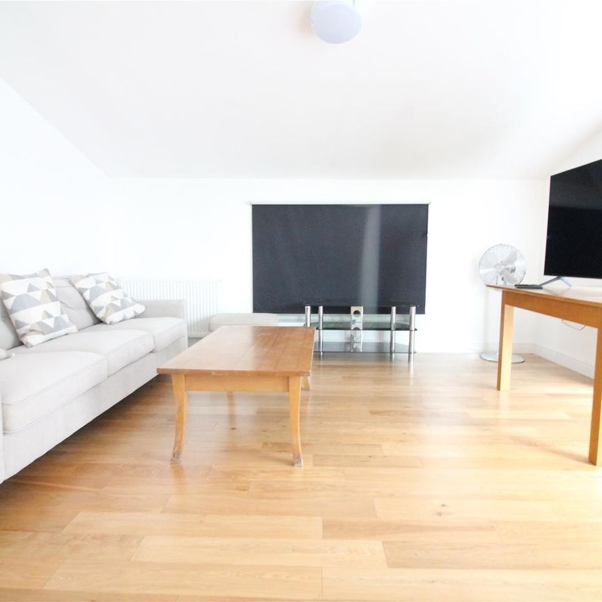 Chertsey Bridge Road, Chertsey - Photo 1