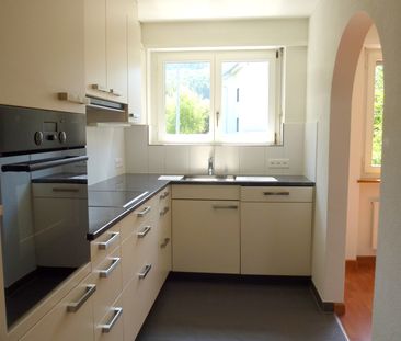 Helle 4.5-Zimmerwohnung mit Cheminée und grosszügigem Gartensitzplatz - Photo 3